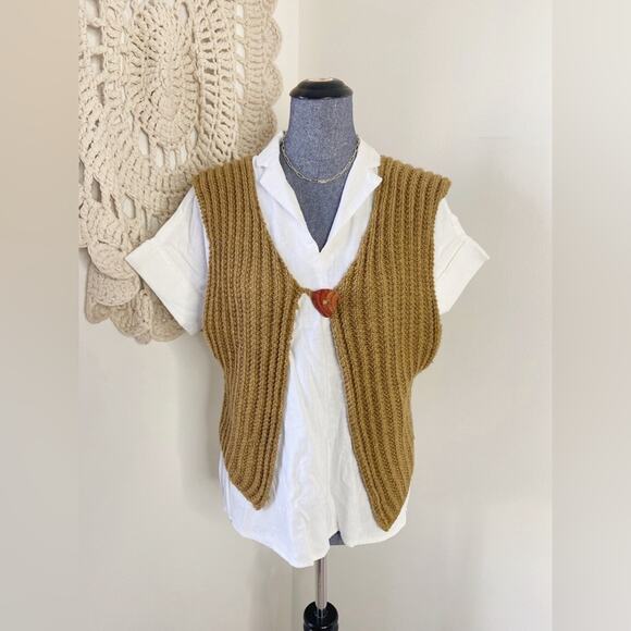 Handmade Women's Tan Knit Sweater Vest Size S/M - Picture 1 of 3